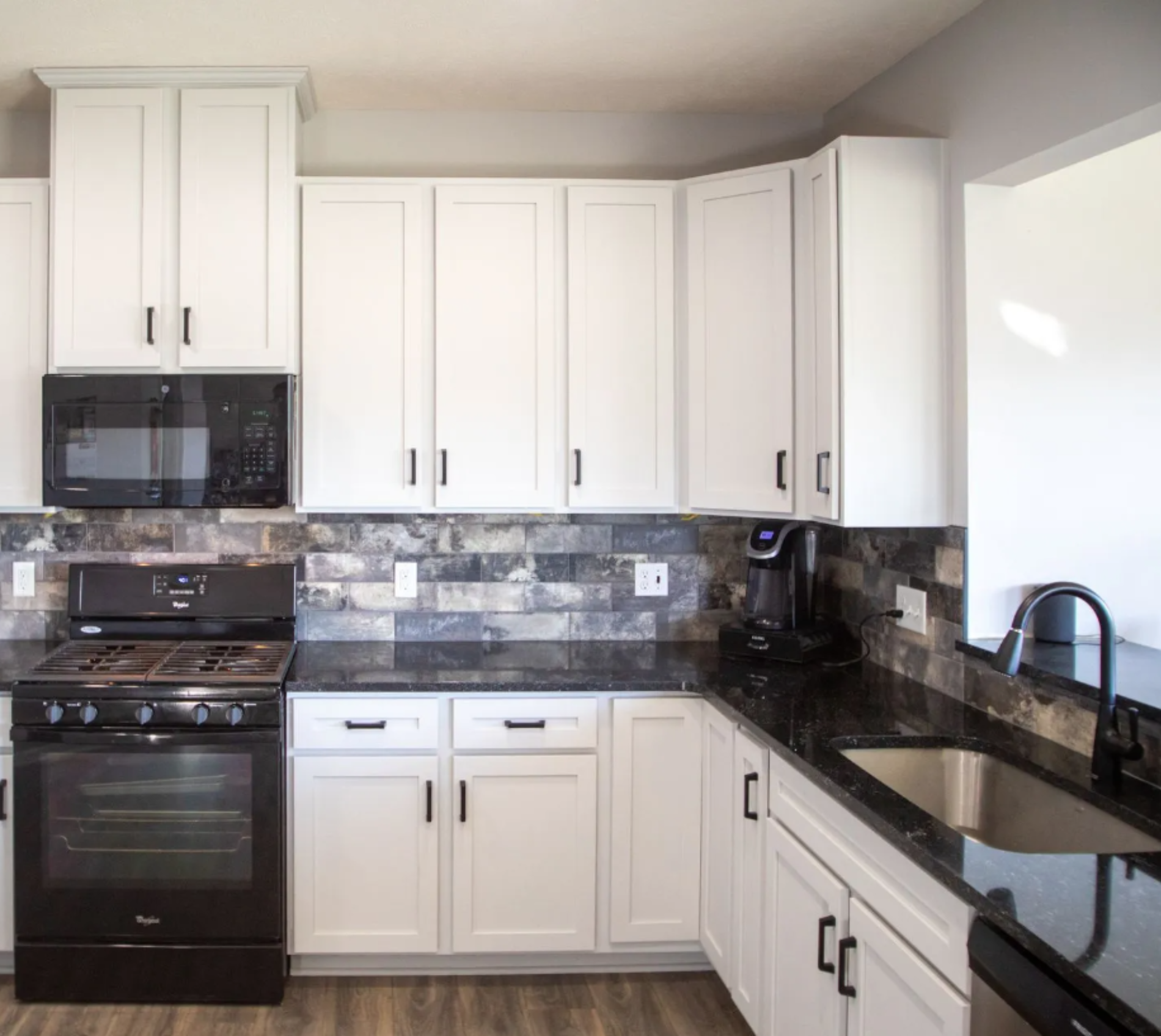 White kitchen cabinets 